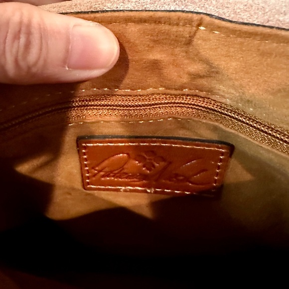 NWT Patricia Nash “Balluri” Medium Crossbody in Biscuit w/ extra shoulder strap. - Picture 7 of 16